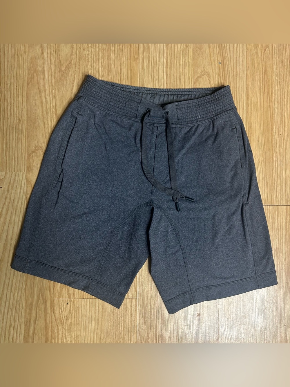 Lululemon Men’s Medium Heather Charcoal Athletic Training Shorts  Activewear
